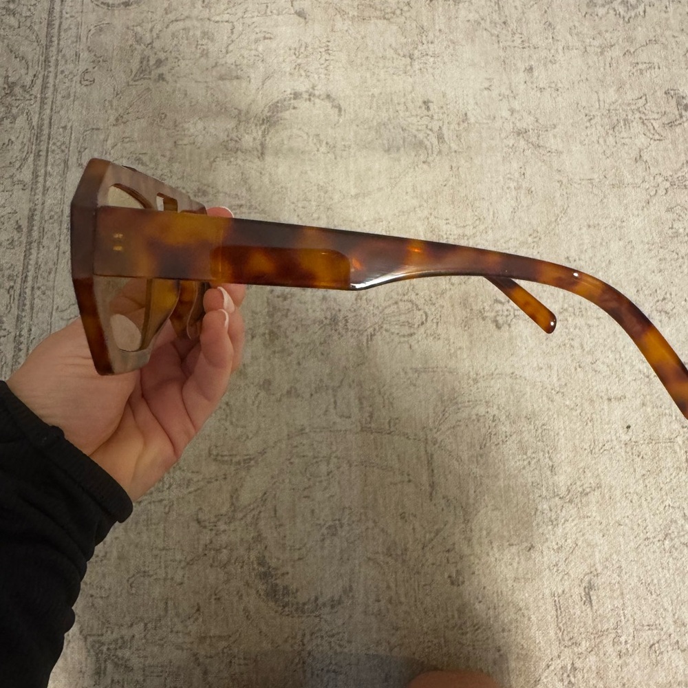 Tortoise Shell Geometric Sunglasses - Picture 2 of 2
